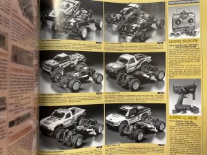 gebrauchtes Buch – Tamiya Inc. – 1998 TAMIYA KATALOG. Eine Sammlung von Ausstellungs-Modellen präzise Maßstab-Modelle.