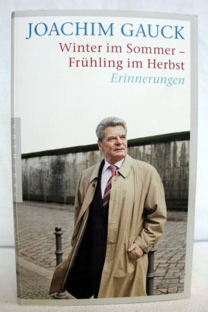 Winter im Sommer - Frühling im Herbst. Erinnerungen. In Zusammenarbeit mit Helga Hirsch