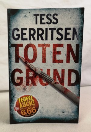 gebrauchtes Buch – Tess Gerritsen – Totengrund. Ein Rizzoli & Isles Thriller. Bild Mega Thriller.