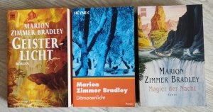 gebrauchtes Buch – Marion Zimmer Bradley – 3 Bücher der "Lights"-Reihe: Geisterlicht / Dämonenlicht / Magier der Nacht