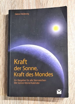 Kraft der Sonne, Kraft des Mondes - ein Ratgeber für alle Sternzeichen - mit Sonne-Mond-Kalender