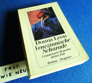 gebrauchtes Buch – Donna Leon – VENEZIANISCHE SCHARADE