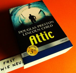 gebrauchtes Buch – Douglas Preston – ATTIC