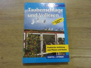 Taubenschläge und Volieren