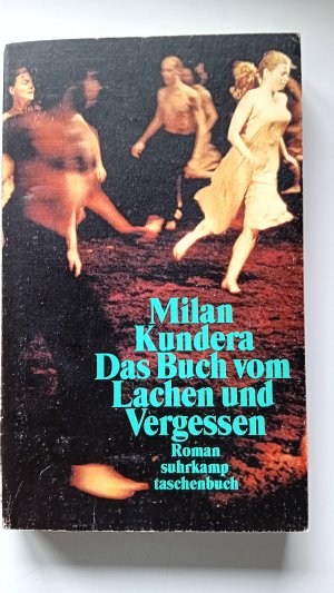 gebrauchtes Buch – Milan Kundera / Susanna Roth  – Das Buch vom Lachen und Vergessen. Roman. Aus dem Tschechischen von Susanna Roth