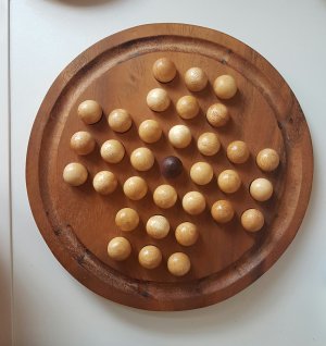 LOGOPLAY Solitär Gr. XL rund mit Kugeln - 26 cm Durchmesser - Solitaire - Denkspiel - Knobelspiel - Geduldspiel - Logikspiel aus Samena-Holz