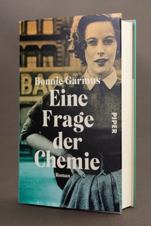 gebrauchtes Buch – Bonnie Garmus – Eine Frage der Chemie (Gebundene Ausgabe mit Schutzumschlag)