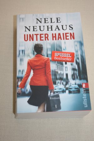 gebrauchtes Buch – Nele Neuhaus – Unter Haien - Roman