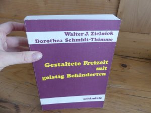 gebrauchtes Buch – Walter J. Zielniok – Gestaltete Freizeit mit geistig Behinderten