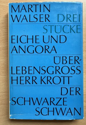 Drei Stücke: Eiche und Angora. Überlebensgroß Herr Krott. Der Schwarze Schwan