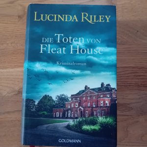 gebrauchtes Buch – Lucinda Riley – Die Toten von Fleat House - Ein atmosphärischer Kriminalroman von der Bestsellerautorin der „Sieben-Schwestern"-Reihe