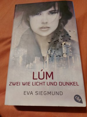 LÚM - Zwei wie Licht und Dunkel