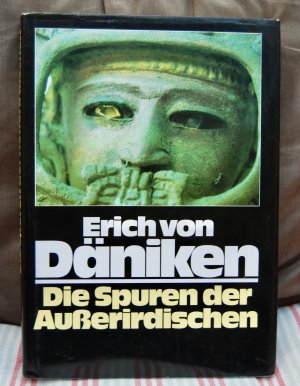 gebrauchtes Buch – Däniken, Erich von – Die Spuren der Außerirdischen.