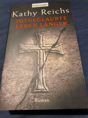 gebrauchtes Buch – Kathy Reichs – Totgeglaubte leben länger