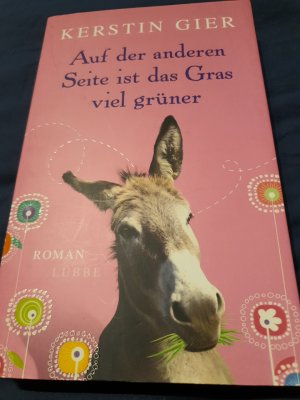 Auf der anderen Seite ist das Gras viel grüner