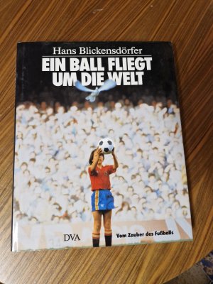 Der Ball fliegt um die Welt