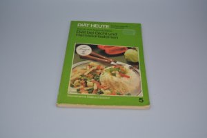 Diät bei Gicht und Harnsäuresteinen. Thienemanns Diätkochbücher. 110 Rezepte. 40 Tips. Einführung von Prof. Dr. med. Nepomuk Zöllner. Rezeptteil von Brigitte Zöllner. Diät heute Band 5.