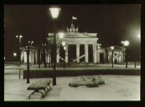 gebrauchtes Buch – 09026; Berlin. Hauptstadt der DDR Brandenburger Tor