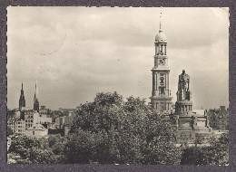 x10795; Hamburg. Bismarck Denkmal a. die Türme der Stadt.