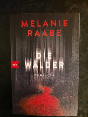 gebrauchtes Buch – Melanie Raabe – Die Wälder. Thriller.