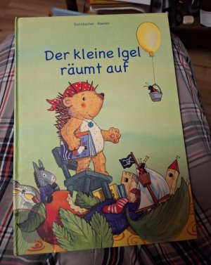 Der kleine Igel räumt auf