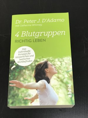 gebrauchtes Buch – D'Adamo, Peter J. – 4 Blutgruppen - Richtig leben - Das individuelle Konzept für körperliches und seelisches Wohlbefinden