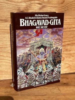 Bhagavad-Gita,  wie sie ist. Vollständige, revidierte Ausgabe mit den originalen Sanskritversen, lateinischen Transliterationen, deutschen Synonymen, Übersetzungen und ausführlichen Erläuterungen