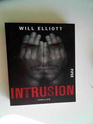 gebrauchtes Buch – Will Elliott – Intrusion: Thriller [Paperback] Elliott, Will and Reß-Bohusch, Birgit