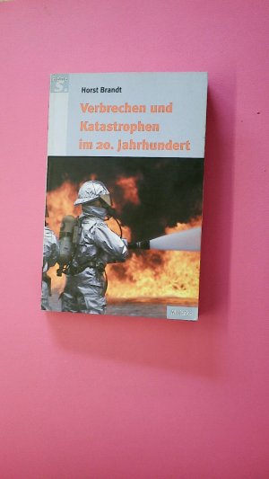 gebrauchtes Buch – Horst Brandt – WAS DAS LEBEN KOSTET. Verbrechen und Katastrophen im 20. Jahrhundert