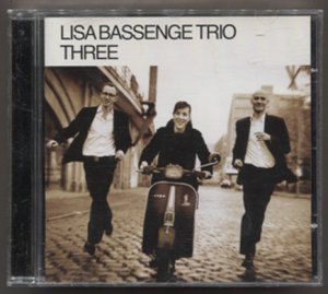 gebrauchter Tonträger – Lisa Bassenge Trio – Three. CD. Lisa Bassenge, Vocals; Andreas Schmidt, Piano, Paul Kleber, Bass; and friends.