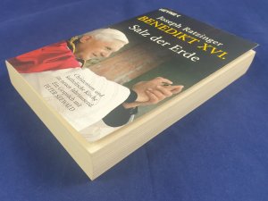 gebrauchtes Buch – Papst em. Benedikt XVI – Salz der Erde - Christentum und katholische Kirche im neuen Jahrtausend. Ein Gespräch mit Peter Seewald