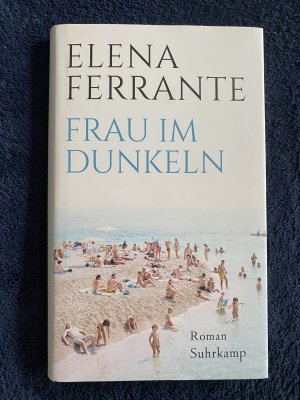 Frau im Dunkeln