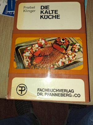 Die kalte Küche - Handbuch für prakt. Anrichten ; Auslösen und Ausbeinen d. Schlachtfleisches, prakt. Zerlegen von Fischen, Wild und Geflügel