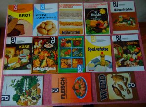 gebrauchtes Buch – 13x Hefte Praktisches rund um die Ernährung + 5 Broschüren mit Tipps - vom Verbraucherdienst (1974 - 1979)