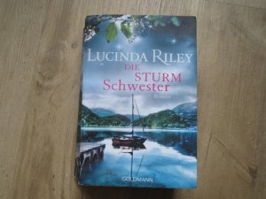 gebrauchtes Buch – Lucinda Riley – Die Sturmschwester