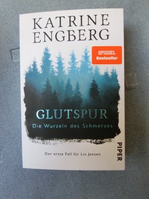 gebrauchtes Buch – Katrine Engberg – Glutspur - die Wurzeln des Schmerzes - der erste Fall für Liv Jensen