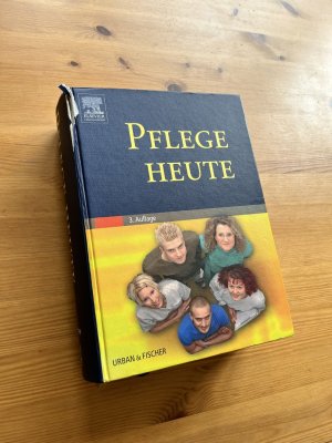 gebrauchtes Buch – Konzeption und Herausgeber der 5 – Pflege heute