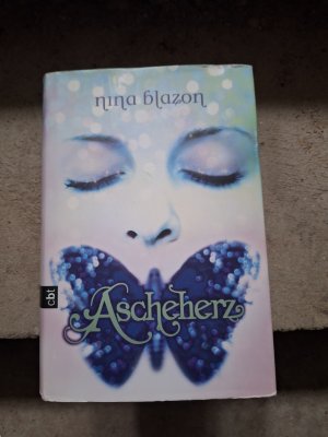 gebrauchtes Buch – Nina Blazon – Ascheherz