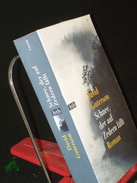 gebrauchtes Buch – David Guterson – Schnee, der auf Zedern fällt : Roman / David Guterson. Aus dem Amerikan. von Christa Krüger