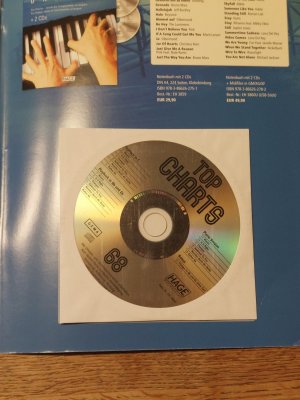 gebrauchtes Buch – Top Charts. 5 Hefte in einem. Mit Playback-CD zum Mitsingen oder Mitspielen