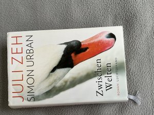 gebrauchtes Buch – Zeh, Juli; Urban – Zwischen Welten