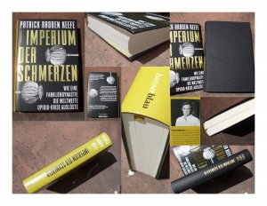 gebrauchtes Buch – Keefe, Patrick Radden – Imperium der Schmerzen. Wie eine Familiendynastie die weltweite Opioidkrise auslöste. "Empire of Pain: The Secret History of the Sackler Dynasty". Aus dem amerikanischen Englisch von Benjamin Dittman-Bieber, Gregor Runge und Kattrin Stier. Umschlaggestaltung von Anzinger und Rasp. (= Reihe: hanserblau). Deutsche Erstausgabe.