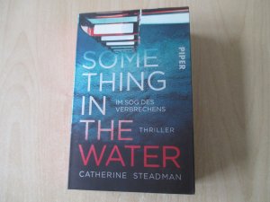 gebrauchtes Buch – Catherine Steadman – Something in the water - Thriller