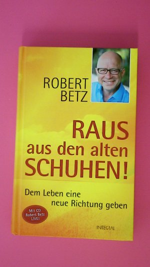 gebrauchtes Buch – Robert Betz – RAUS AUS DEN ALTEN SCHUHEN!. dem Leben eine neue Richtung geben ; mit CD: Robert Betz live