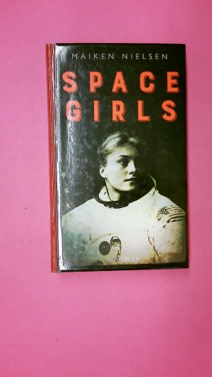 gebrauchtes Buch – Maiken Nielsen – SPACE GIRLS.