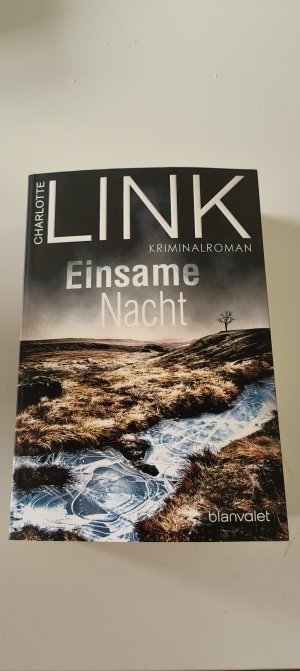 gebrauchtes Buch – Charlotte Link – Einsame Nacht - Ein Kate-Linville-Thriller - Der Nr.-1-Bestseller als Taschenbuch