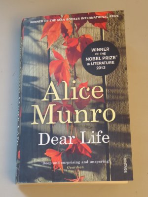 Dear Life. Vintage books. 2013. Paperback. Signiert, signed.