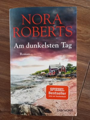 gebrauchtes Buch – Nora Roberts – Am dunkelsten Tag