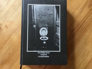 The Rolling Stones, Songbook. 155 Songs mit Noten. Deutsch von Teja Schwaner, Jörg Fauser und Carl Weissner. Mit 75 Alternativübersetzungen von Helmut […]