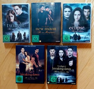 Twilight * New Moon * Eclipse * Breaking dawn Teil 1 * Breaking dawn Teil 2 * die komplette Twilight-Saga Serie